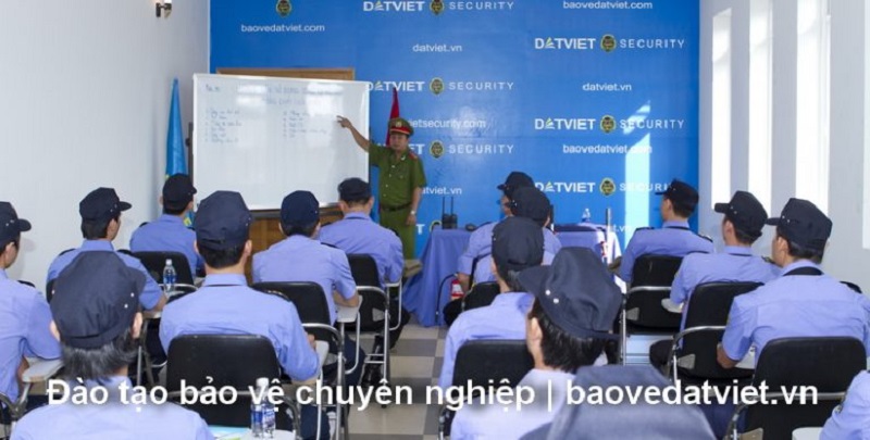 Dịch vụ bảo vệ yếu nhân tại BẢO VỆ ĐẤT VIỆT luôn trang bị chuẩn chỉnh, nghiêm túc và vững vàng