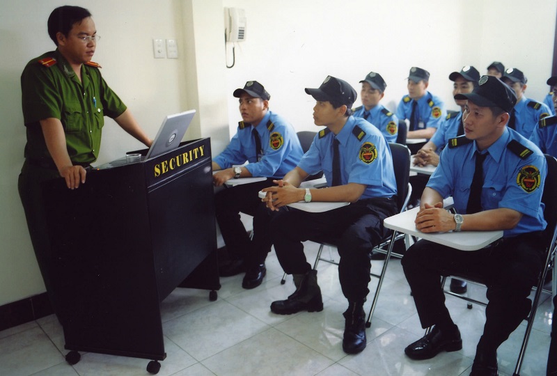 Dịch vụ bảo vệ nhà riêng tại Bảo Vệ Đất Việt luôn được đào tạo chuyên nghiệp