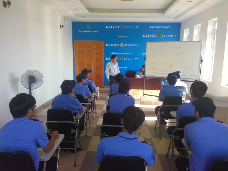 huấn luyện bảo vệ đất việt