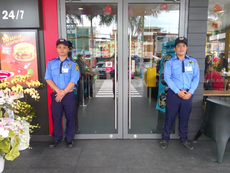 Đơn vị cho thuê bảo vệ cửa hàng uy tín, chuyên nghiệp